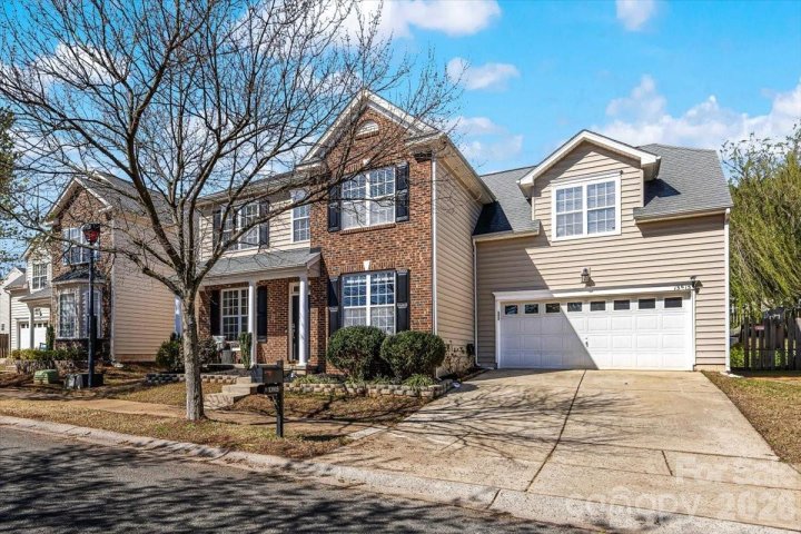 13915 Holly Stream Drive sold home in Villages At Rosedale, Huntersville, NC