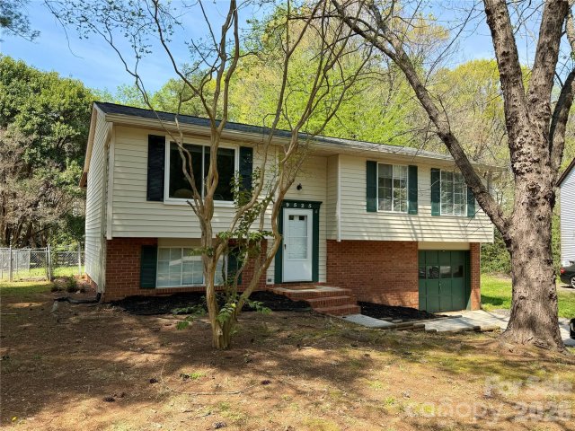 9525 Robert Burns Court pending home in College Downs, Charlotte, NC