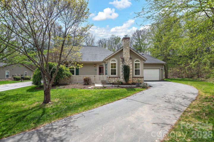 45 Craggy Vista Drive pending home in Craggy View Cottages, Swannanoa, NC