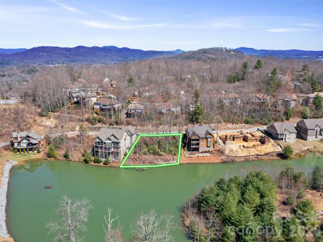 82 Narrows Run Loop active home in Carriage Park, Hendersonville, NC