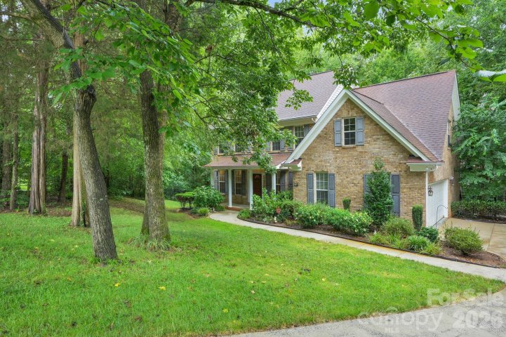 9601 Twin Falls Court pending home in Oxfordshire, Mint Hill, NC
