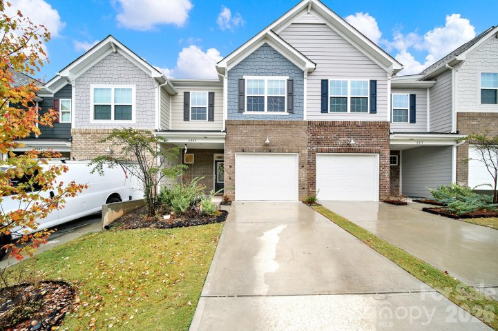 6009 Chelsea Oaks Ridge active home in Windhaven, Fort Mill, SC
