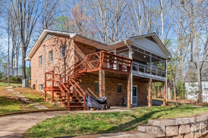 8032 Lakeview Drive active home in Westport, Denver, NC