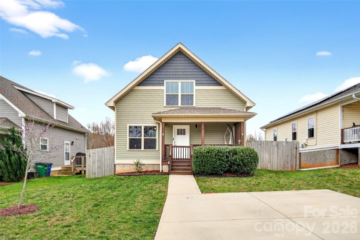18 Yarrow Meadow Drive pending home in Lillie Farm Cove, Weaverville, NC