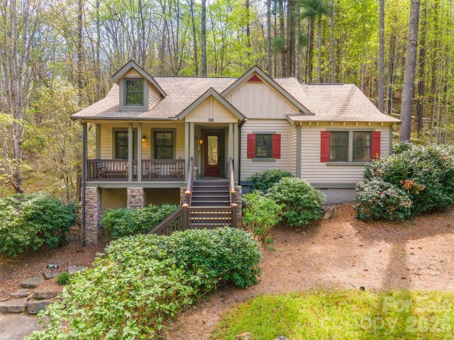 82 Meadow Ridge Court active home in Bear Lake Reserve, Tuckasegee, NC