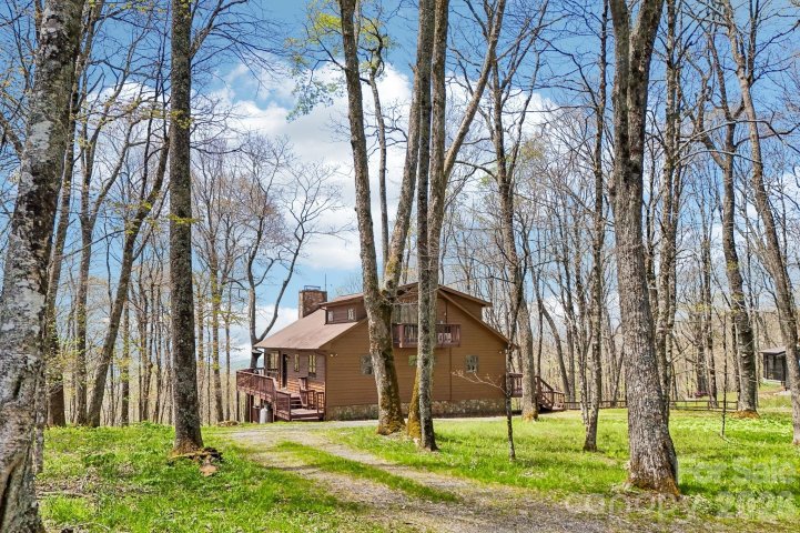 34 Wolfs Head Court active home in Wolf Laurel, Mars Hill, NC