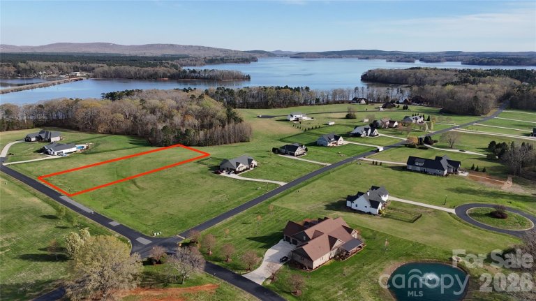 162 Houstons Hideaway None active home in Yachtsmans Point, Lexington, NC