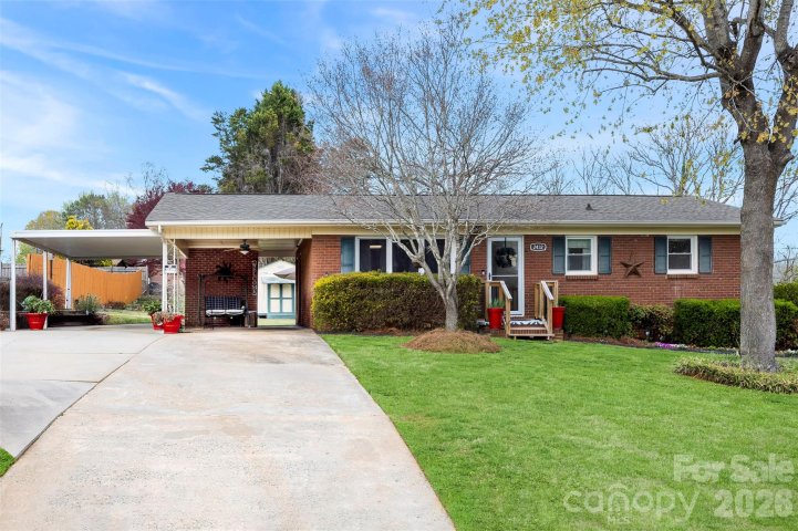 2432 Lynn Drive sold home in Crestwood, Gastonia, NC