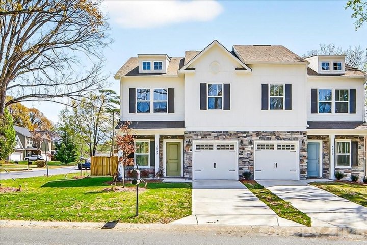 2032 Mandarin Boulevard active home in Oakhurst, Charlotte, NC