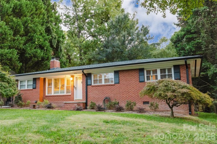 4920 Raymond Place pending home in Amity Gardens, Charlotte, NC