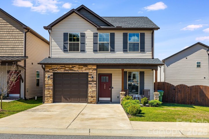 486 Cardwell Lane pending home in Sycamore Cottages, Fletcher, NC