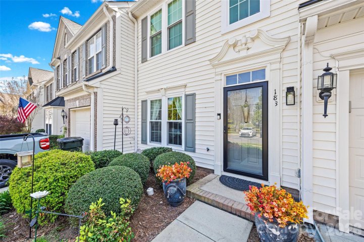 183 Autumn Falls Drive active home in Autumn Cove At Lake Wylie, Clover, SC