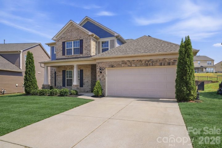 10511 Honeyfur Court pending home in Chapel Cove, Charlotte, NC