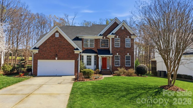 6802 Olde Sycamore Drive pending home in Olde Sycamore, Mint Hill, NC