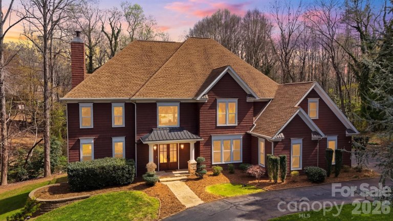 Homes in Moores Ferry, Hickory