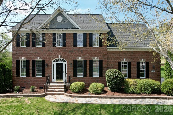 8224 Glamorgan Lane pending home in Shannamara, Matthews, NC