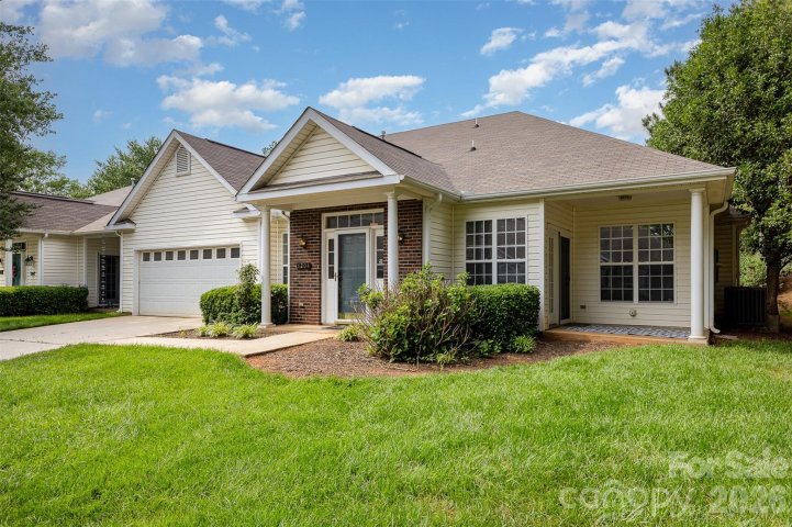 6204 Half Dome Drive pending home in Huntington Ridge, Charlotte, NC
