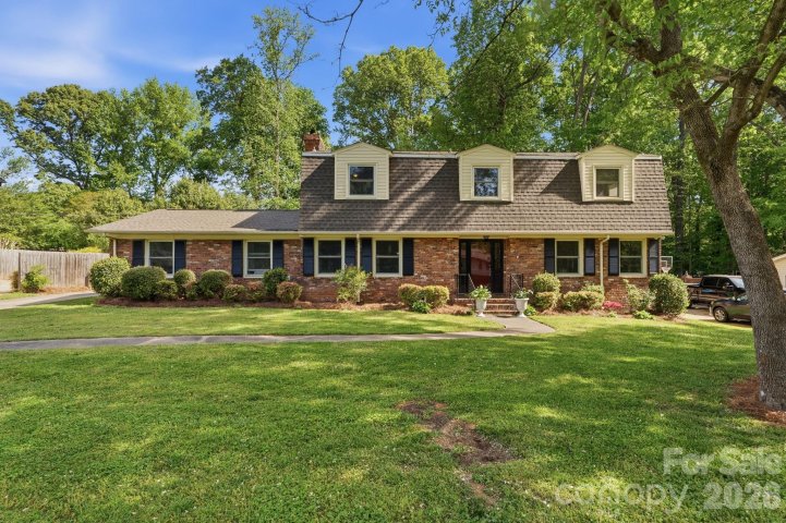 6824 April Lane sold home in Ravenwood, Charlotte, NC