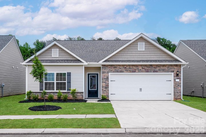 6607 Fairford Drive pending home in Ascot Woods, Charlotte, NC