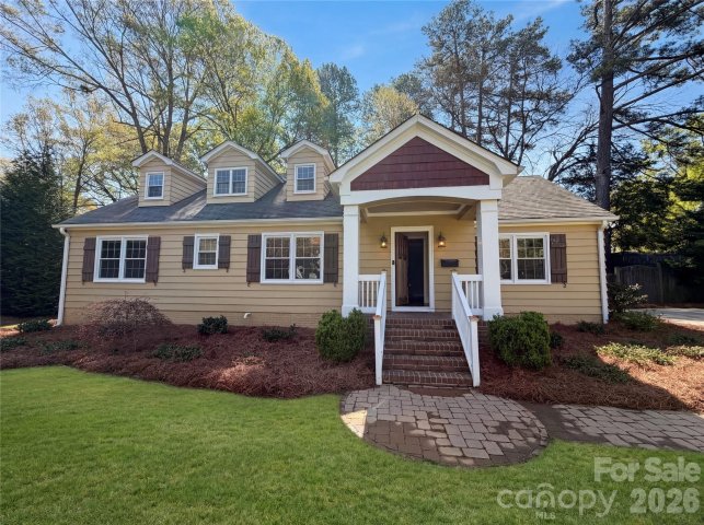 4467 Woodlark Lane active home in Cotswold, Charlotte, NC