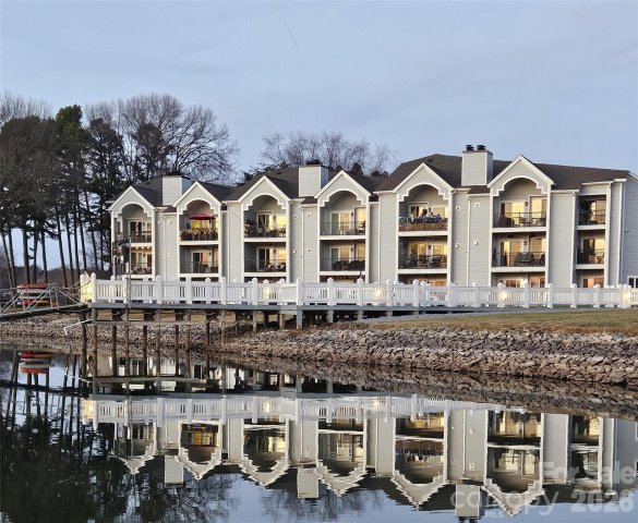 18709 Nautical Drive pending home in Admirals Quarters, Cornelius, NC