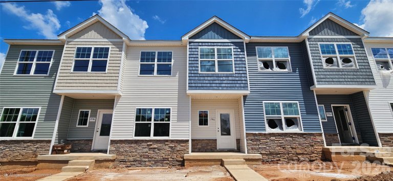 1968 W Davidson Avenue active home in Rhyne Court, Gastonia, NC