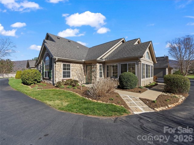 81 Outlook Circle pending home in Craggy View Cottages, Swannanoa, NC