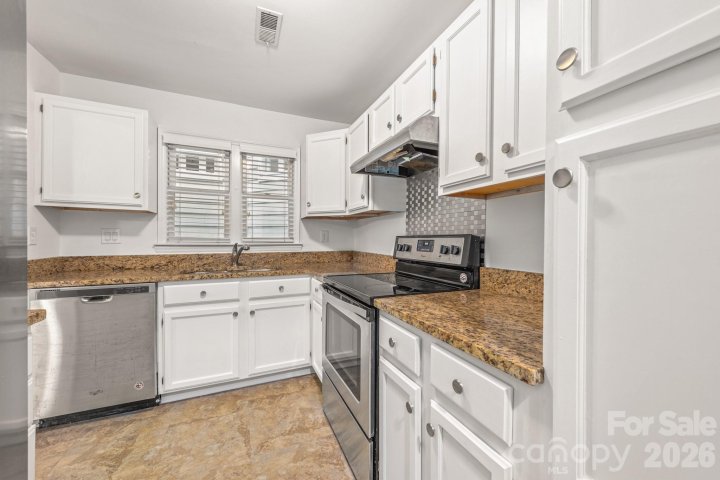 2715 Selwyn Avenue active home in Myers Park, Charlotte, NC