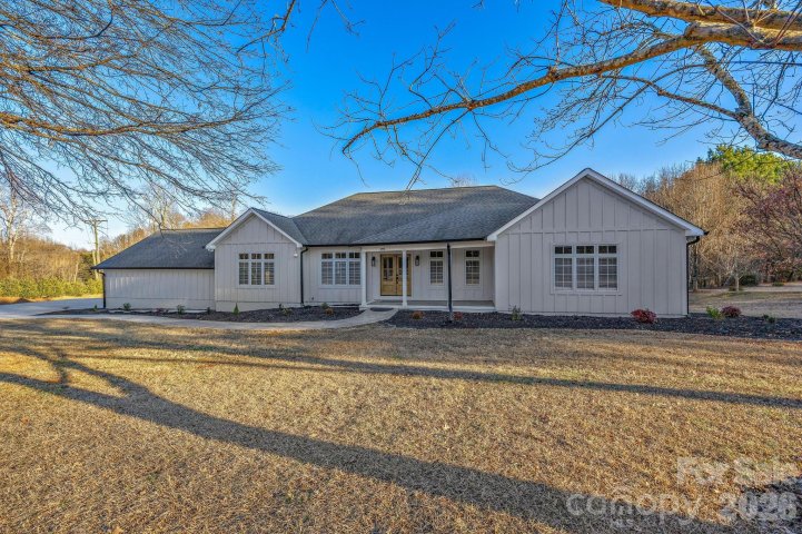 1 Sweetbriar Court active home in Sweetbriar, Greer, SC