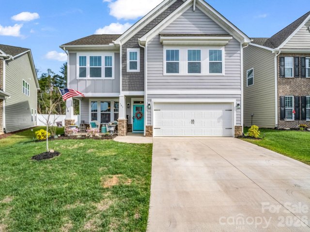 383 Fox Cove Road active home in Cantrell Hills, Hendersonville, NC