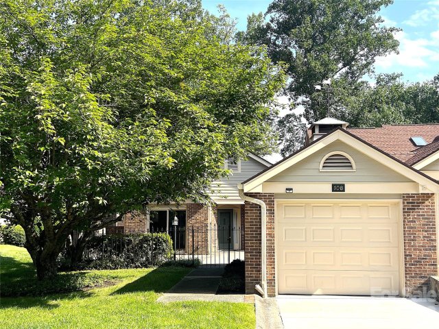 Homes in Glenbrook, Hendersonville
