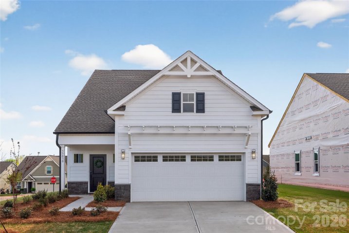 33830 Canopy Bluff Lane pending home in Edgewater, Lancaster, SC