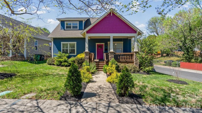1521 Seigle Avenue active home in Belmont, Charlotte, NC