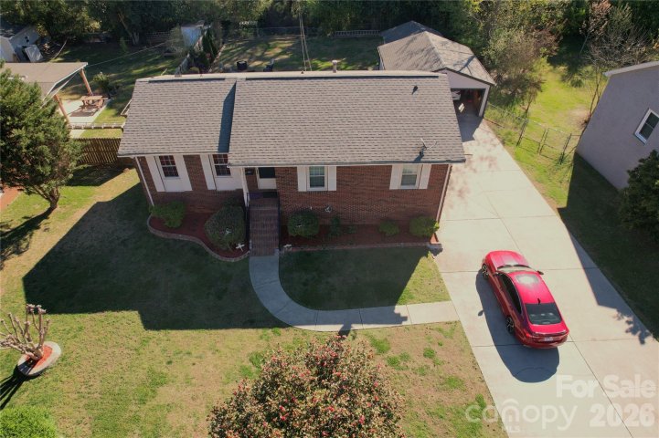 3931 Irvington Drive pending home in Windsor Park, Charlotte, NC