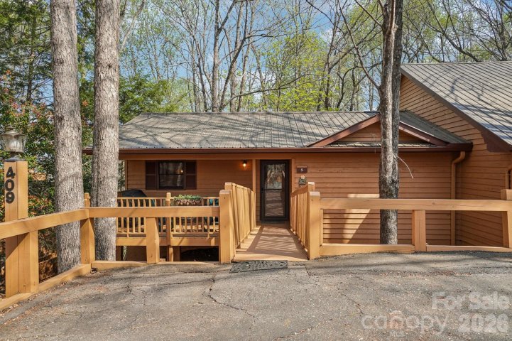 409 Whitney Boulevard active home in Rumbling Bald On Lake Lure, Lake Lure, NC