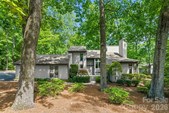 2 Honeysuckle Woods pending home in River Hills, Clover, SC