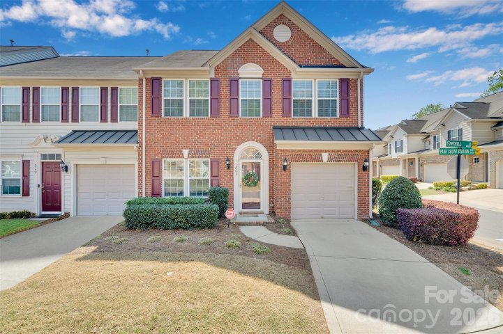 3353 Park South Station Boulevard pending home in Park South Station, Charlotte, NC