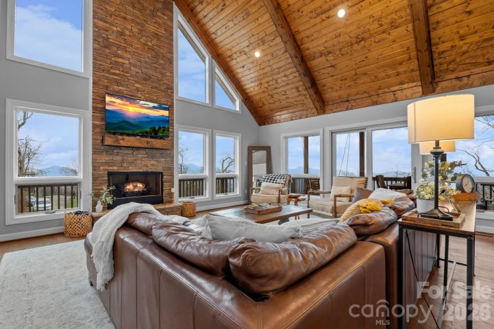 A home in Silver Fox Ridge, Beech Mountain