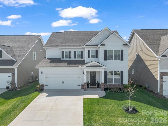 255 Fox Cove Road active home in Cantrell Hills, Hendersonville, NC