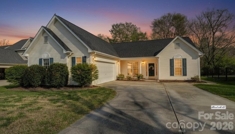8423 Meadowcreek Village Drive pending home in Meadow Creek Village, Locust, NC