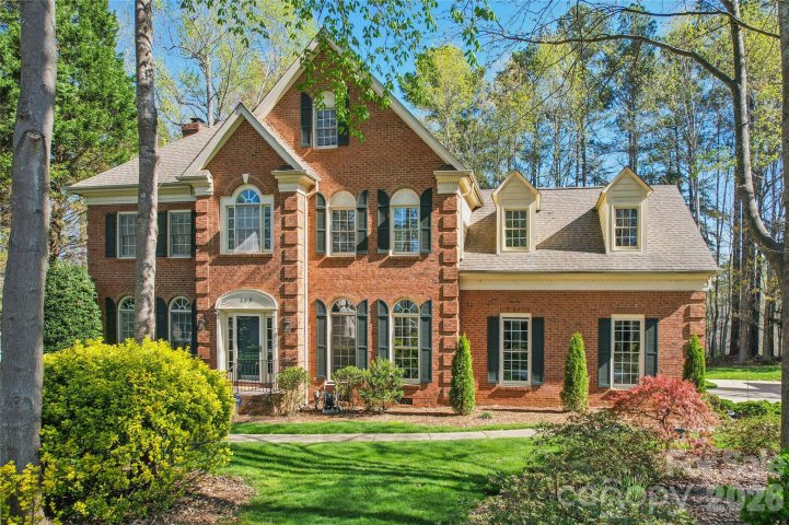 152 Lockerbie Lane pending home in Muirfield, Mooresville, NC