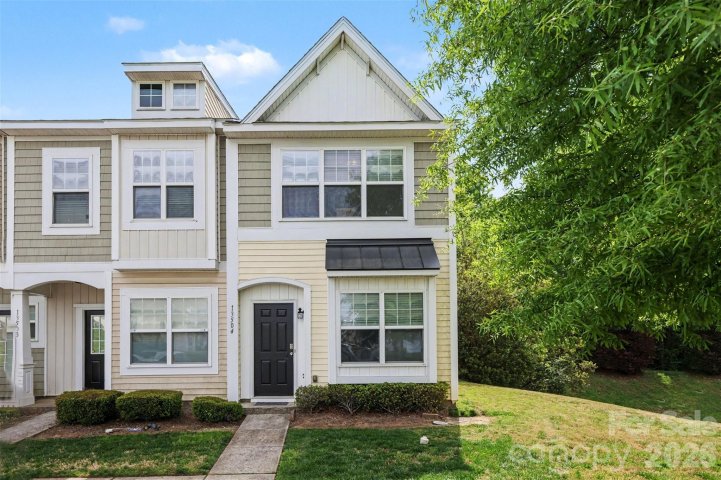13504 Calloway Glen Drive active home in Calloway Glen, Charlotte, NC
