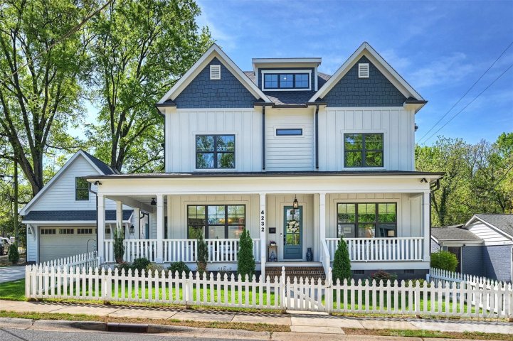 4232 Hiddenbrook Drive pending home in Oakhurst, Charlotte, NC