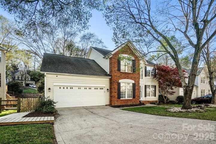 6239 Skyline Drive active home in Highland Creek, Charlotte, NC
