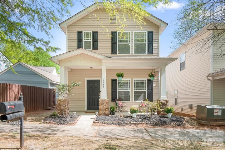 12328 Cross Meadow Road pending home in Crosswinds, Huntersville, NC