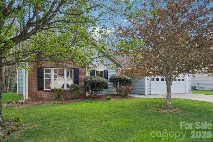 414 Glensprings Drive pending home in Southchase, Fletcher, NC