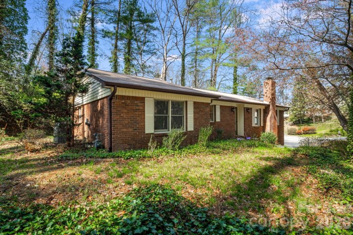 154 Surry Lane sold home in Haywood Knolls, Hendersonville, NC