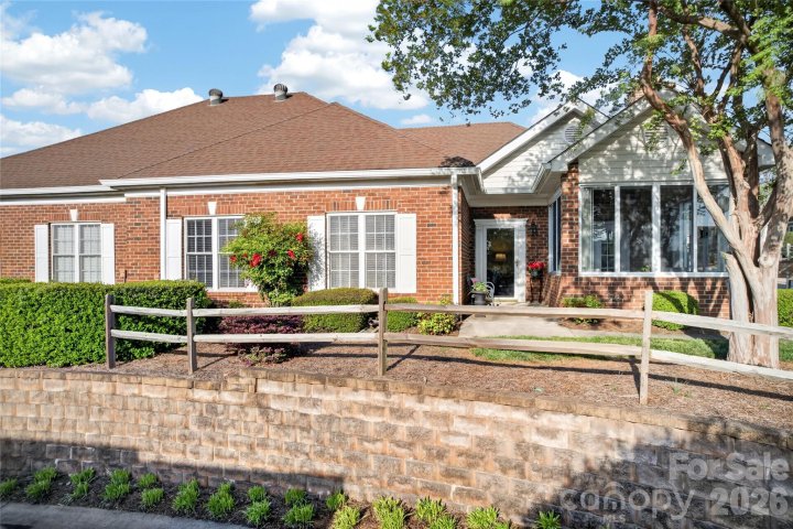 8437 Windsor Ridge Drive pending home in Windsor Oaks, Charlotte, NC