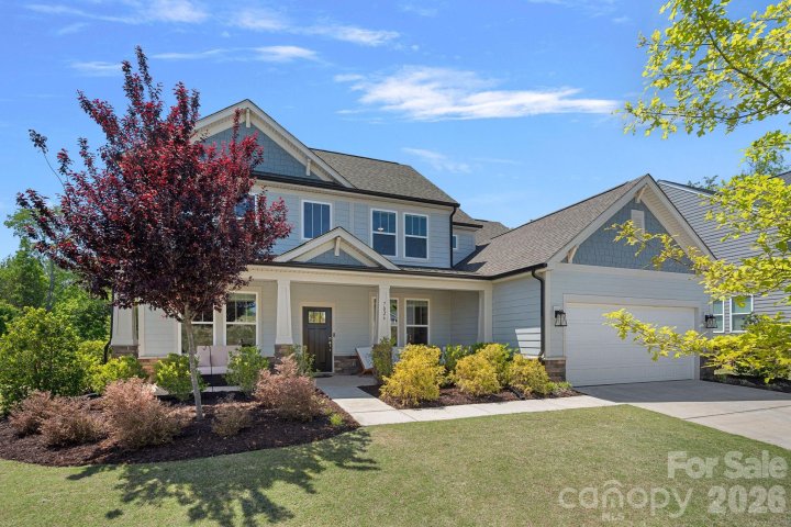 7026 Cloer Court active home in The Vineyards On Lake Wylie, Charlotte, NC