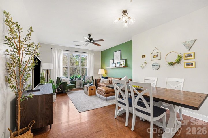 1000 E Woodlawn Road pending home in Madison Park, Charlotte, NC